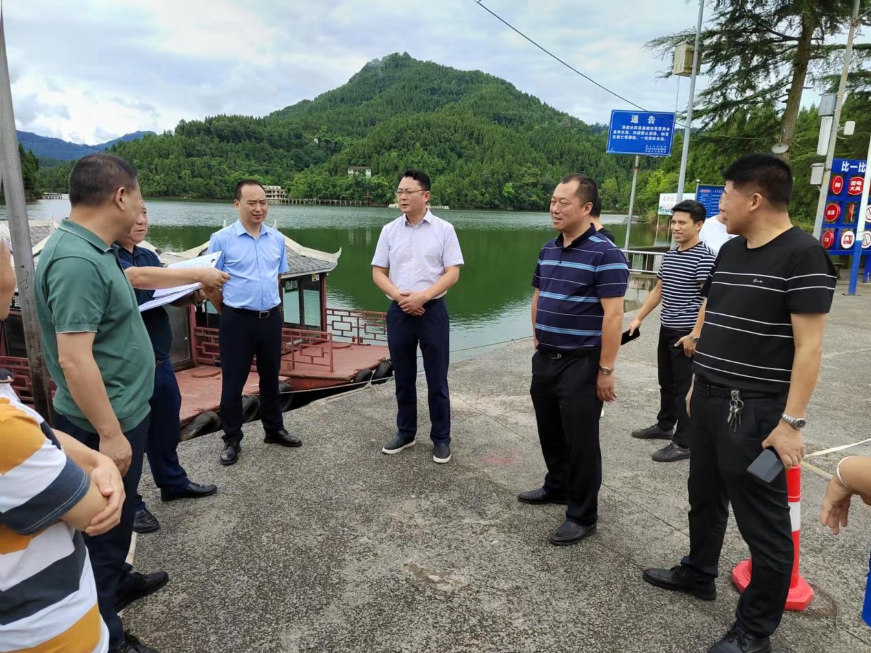 四川仪陇建筑老板图片